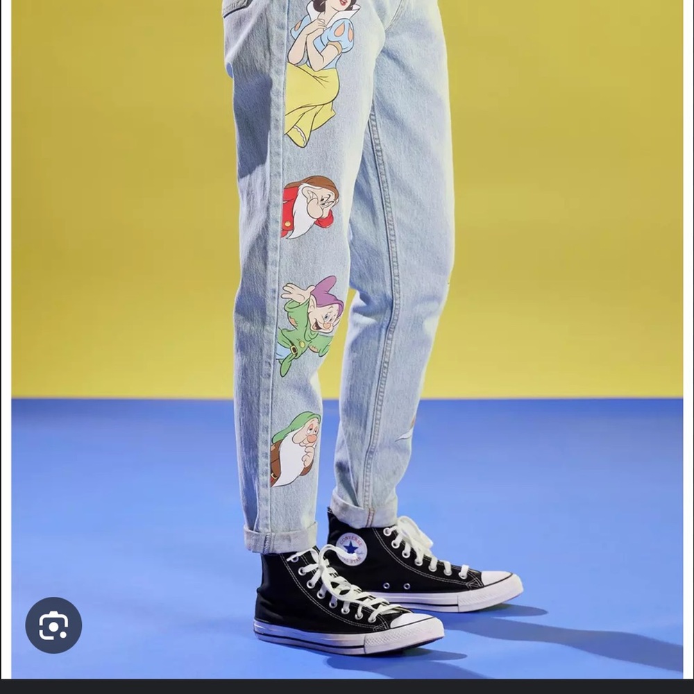 Her Universe Snow White Mom Jeans Hot topic